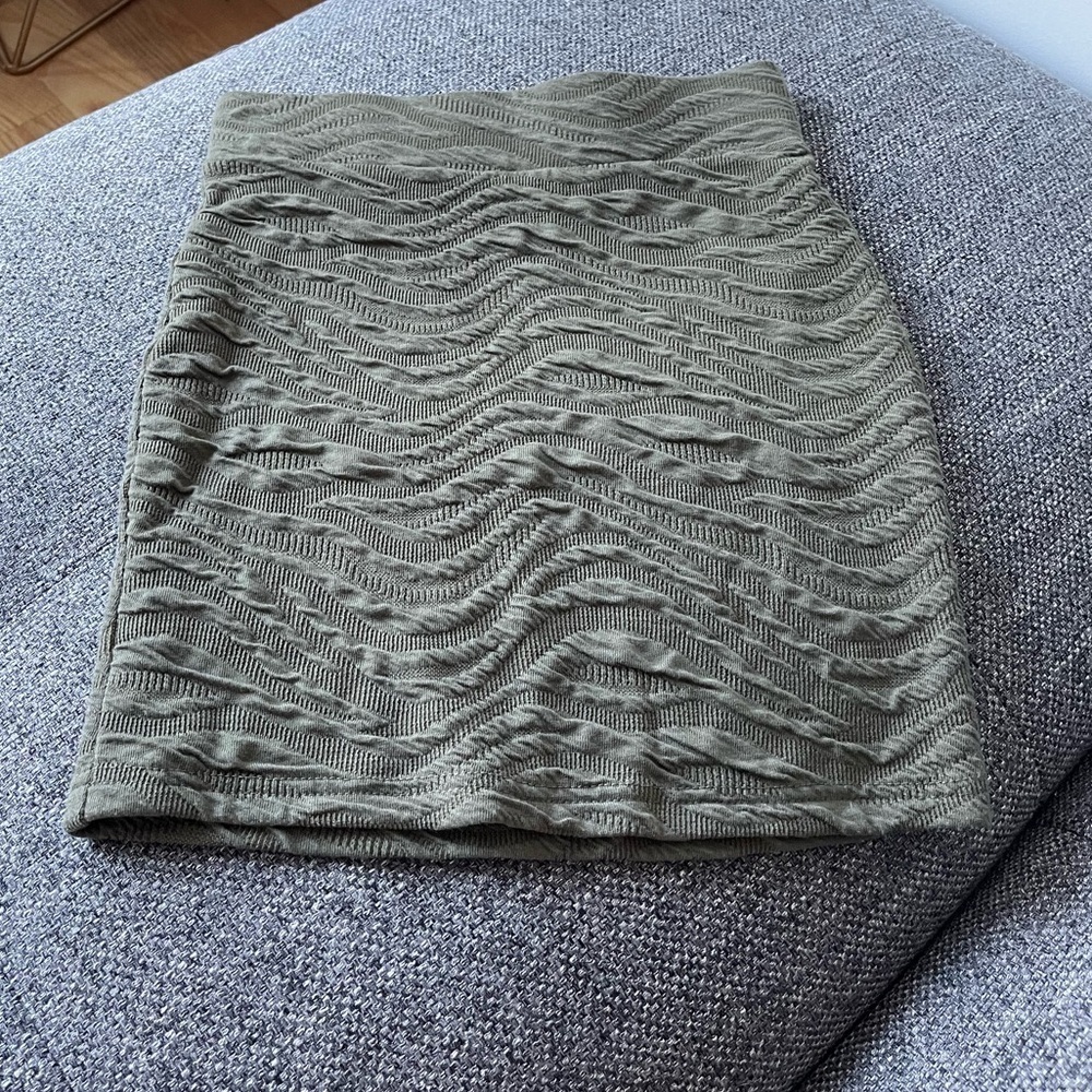 4/$20 🧡 Texture army green bodycon mini skirt